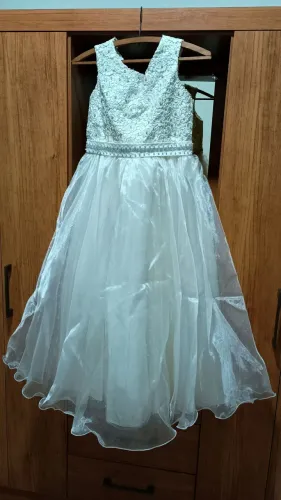 Vestido de Dama ou florista adolescente usado uma única vez - Precisa lavar