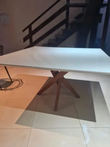 Mesa na laca branca 