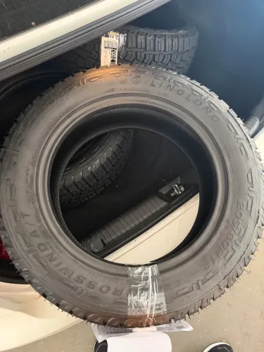 Vendo pneu remold novo 205/60 R16