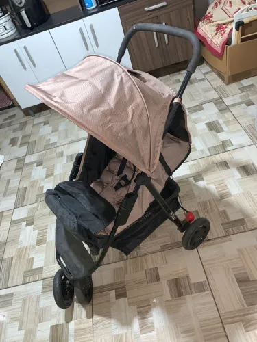 Vendo carrinho de bebê