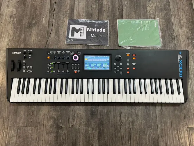 YAMAHA Modx 7+  EM ESTADO DE NOVO 