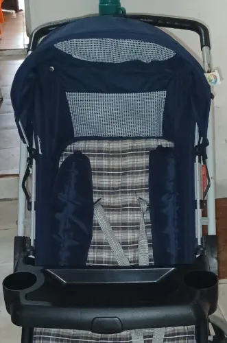 Carrinho de bebê +um colchão pra berço 