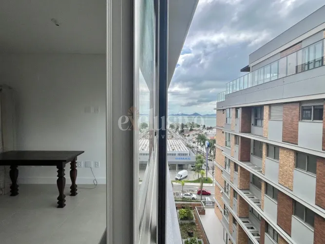 Studio em andar alto e sol da manhã no condomínio D/Nex