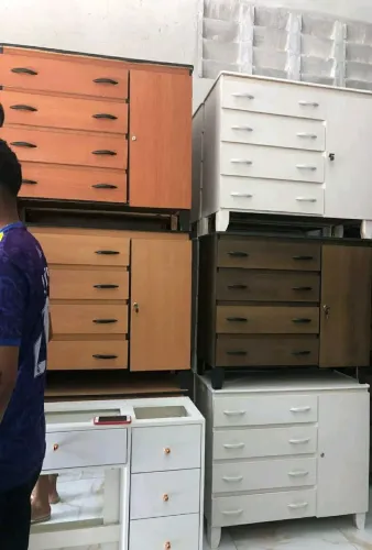 cômoda 4 e 5 gavetas 