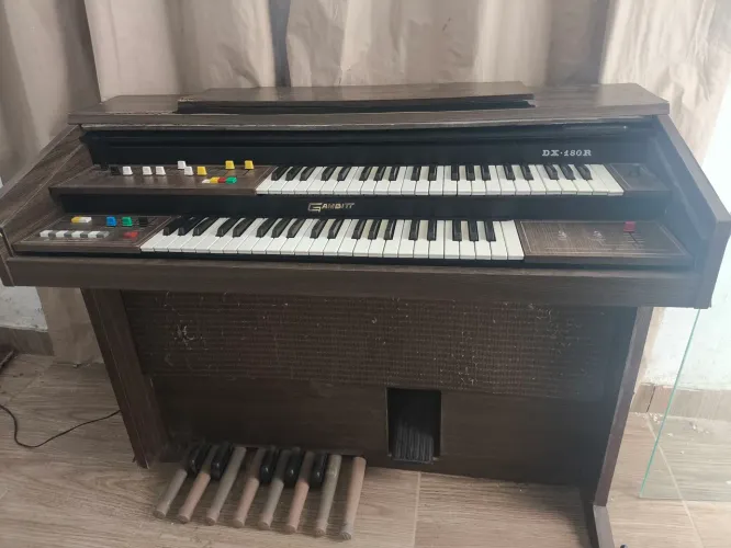 ÓRGÃO CCB GAMBIT DX 180R USADO.