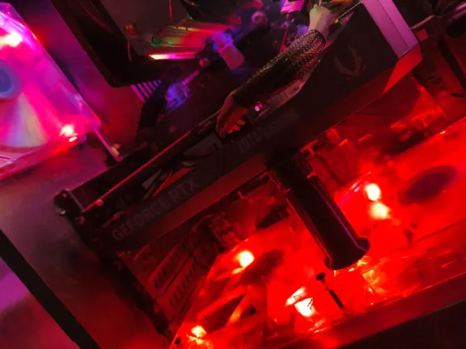 Ryzen 7 5700x3d e rtx 5060 zotac