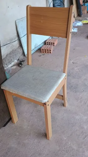Mesa com 4 cadeiras