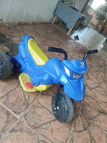 Moto elétrica infantil