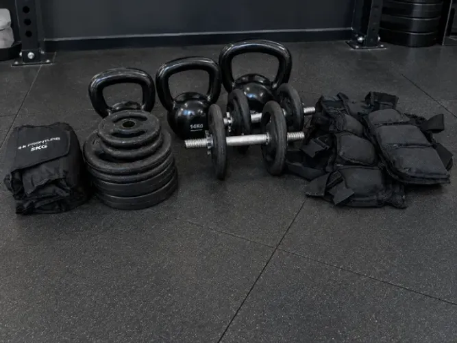 Equipamentos de musculação academia e treino em casa