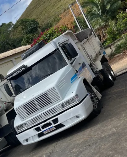 Caminhão Caçamba.