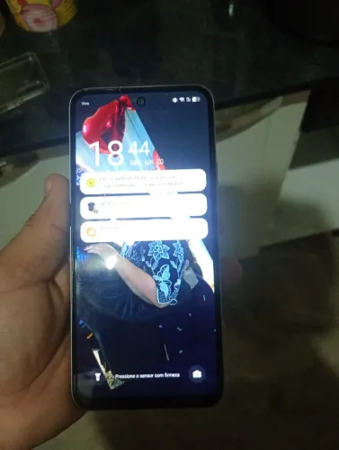 Celular semi novo