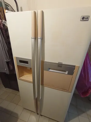 Geladeira LG duas portas 511L com defeito