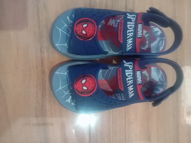 Sandália homem aranha
