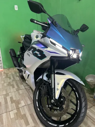 Moto totalmente novinha sem detalhes nenhum moto muito linda 