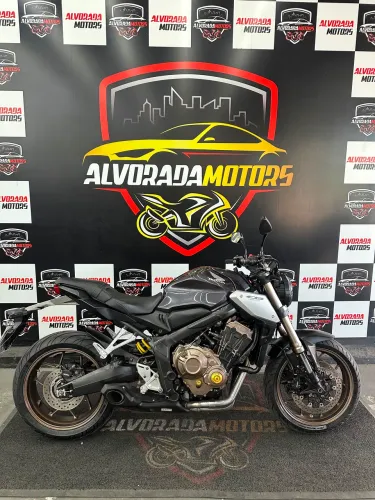 Cb650r 2022 25.000 km. Já emplacada e à pronta entrega
