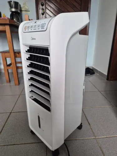 Climatizador De Ar Midea Akaf2 Com Controle Remoto Cor Branco