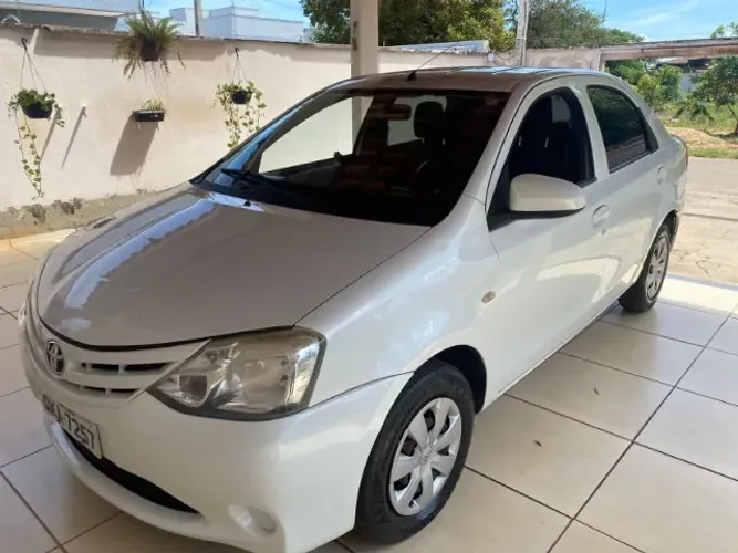 Toyota Etios X Sedan 1.5 Flex 16V 4P Mec. 2016