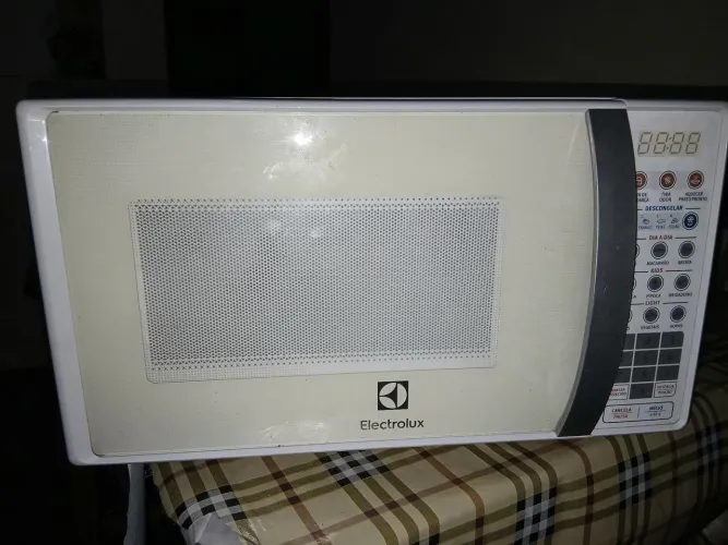 Microndas eletrolux 21 litros funcionando perfeitamente faço entrega e dou garantia de 2 m