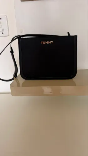 Vendo linda bolsa da TOMMY HILFIGER preta