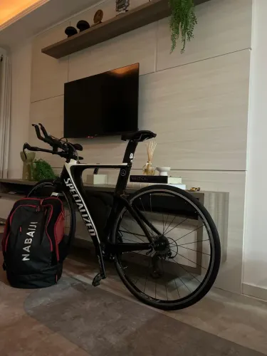 Specialized SHIV 56 com rodas de treino e carbono ZIPP 808 