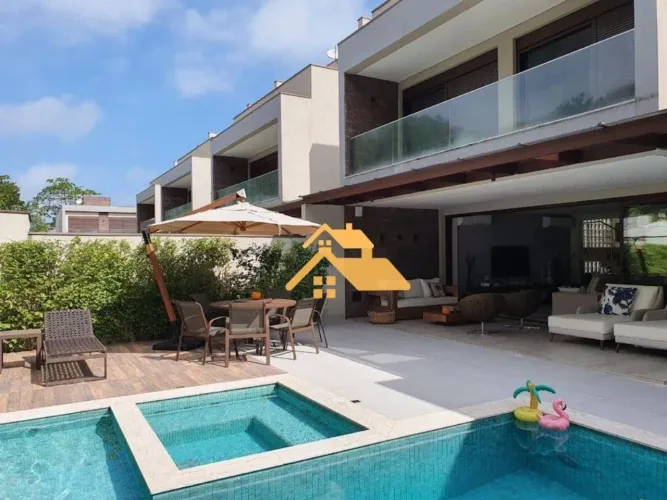 Locação de Temporada Frente ao Mar em Juquehy | Sobrado em Condomínio | 4 Suítes | Piscina