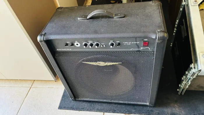 Cubo para Contrabaixo Oneal OCB-600 200W RMS - Funcionando Perfeitamente
