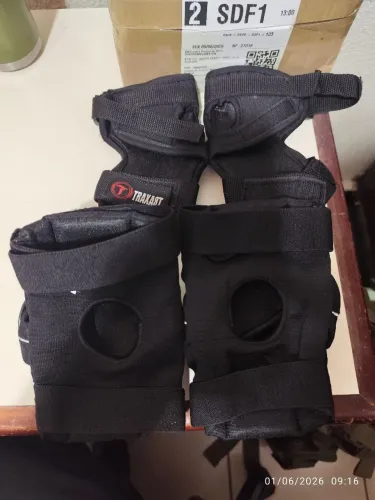 Novo Kit criança joelheira e proteção mão. Aceito trocas
