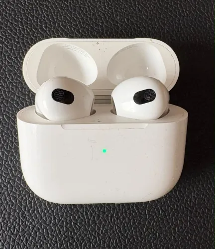 Air Pods 3 - zerado e recém higienizado