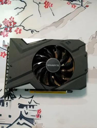 Placa de vídeo GTX 1650 4GB Gigabyte (sem caixa)