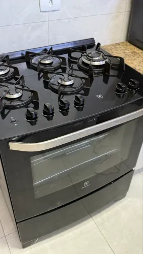 Fogão 5 bocas Electrolux Preto Experience Mesa de Vidro, Grill e PerfectCook360