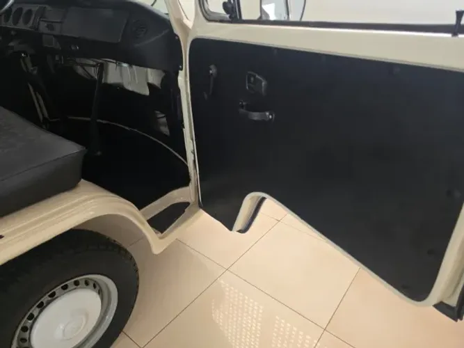 Volkswagen Kombi Standard/ Luxo/ Serie Prata 1996