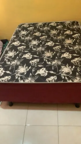 Cama box casal em perfeito estado