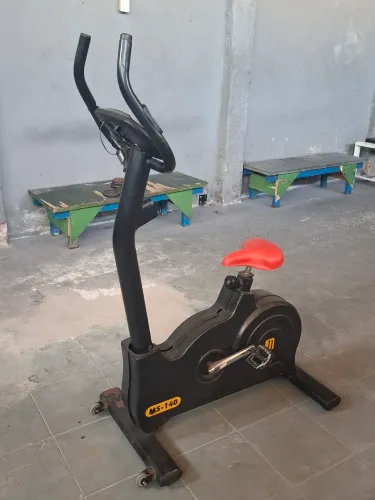 Bicicleta ergometrica profissional academia