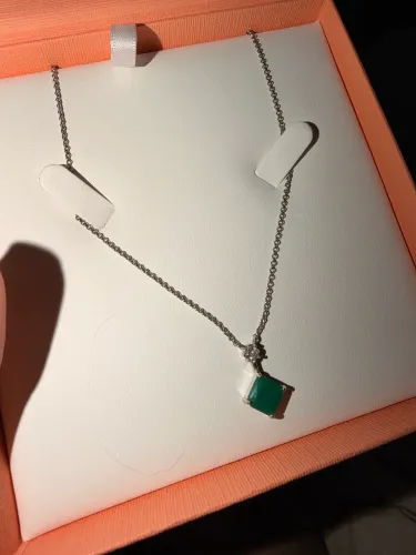 Colar Vivara pedra verde