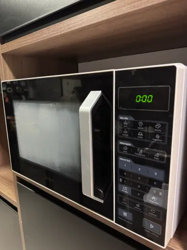 Microondas Midea 35 L 220V - Excelente estado 