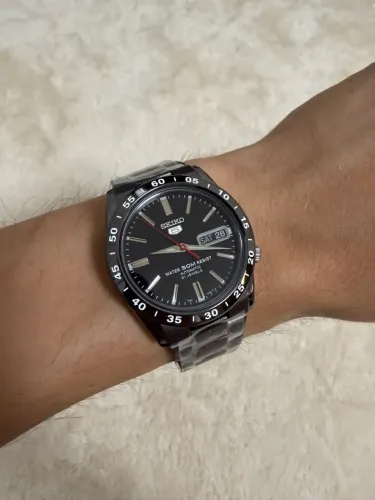 Seiko 5 black thunder