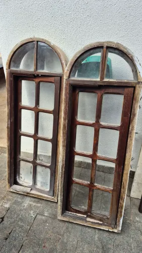 Janelas vitro capelinha em arco, madeira 