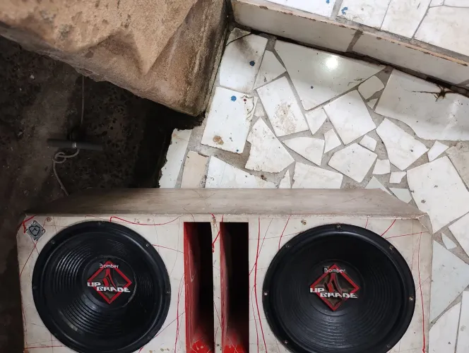 Caixa de 12 com 2 alto falante