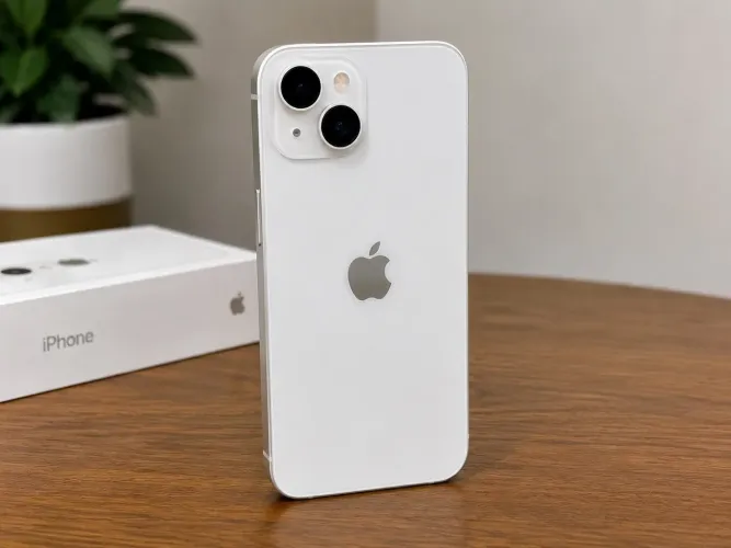 iPhone 13 branco - Em estado de novo