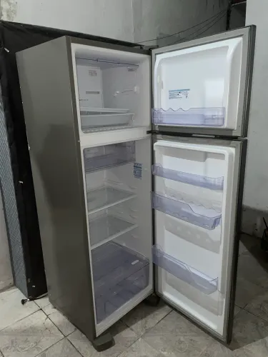 Vendo com urgência Geladeira Eletrolux