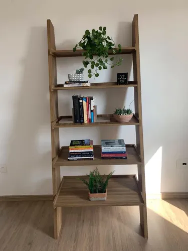Vendo estante escada lindíssima 