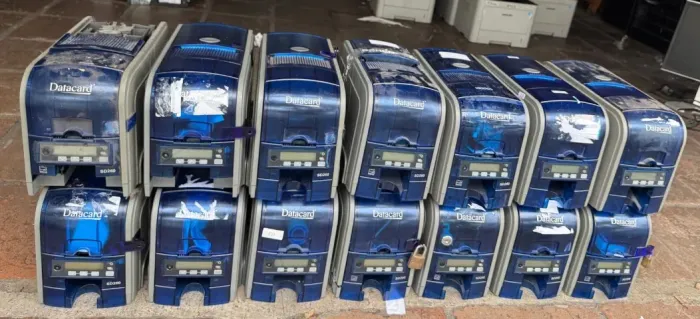 Impressora de cartões e crachás em PVC Datacard SD260