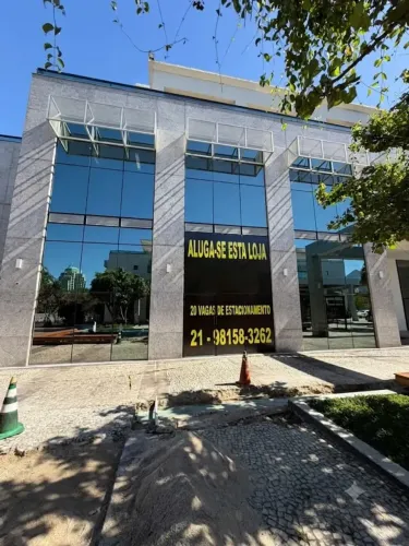 Ponto comercial/Loja/Box para aluguel tem 700 metros quadrados