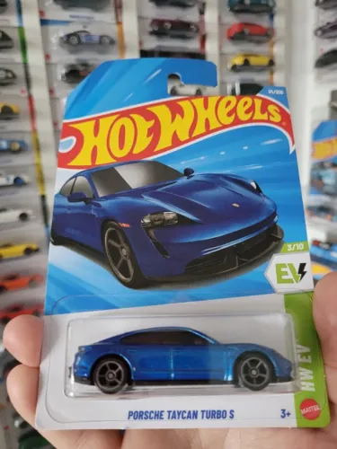 Porsche Taycan Turbo S Azul Hot Wheels.