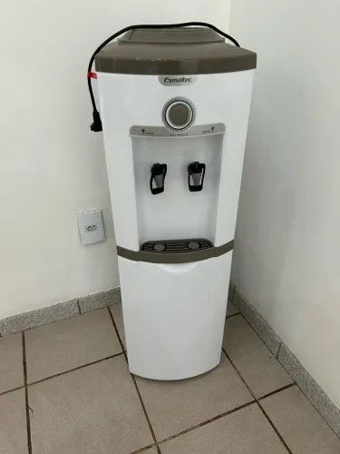 Bebedouro de água esmaltec