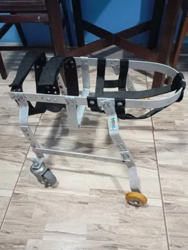 Cadeira de 4 rodas para cachorro