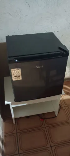 Frigobar Midea 45L Com Luz Interna e Mesinha Goiânia e Anápolis