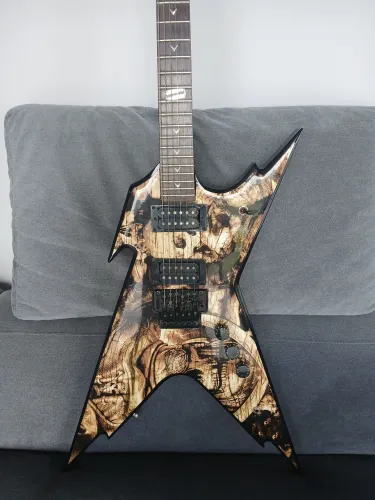 Guitarra razorback 