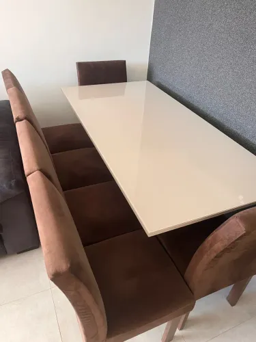VENDO MESA DE JANTAR COM CADEIRAS!