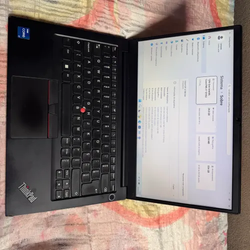 Notebook Lenovo modelo E14 Core i7 da 12ª Gen, semi novo.